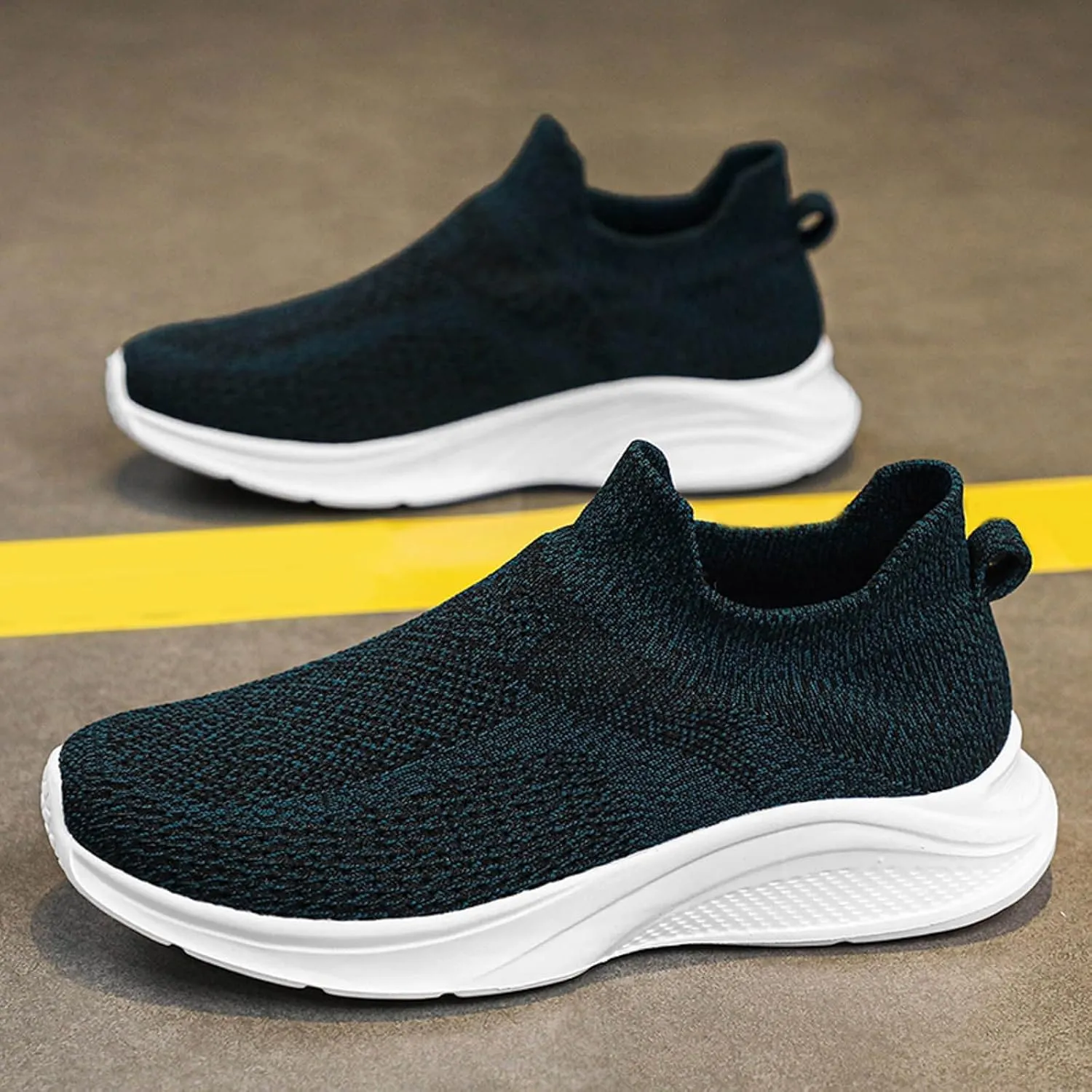 Men's City Streetwear Slip on Walking Shoes Breathable Mesh Lightweight Fashionable Design with Arch Support for All-Day Comfort Thick Sole in Walking & Casual Outings for Men